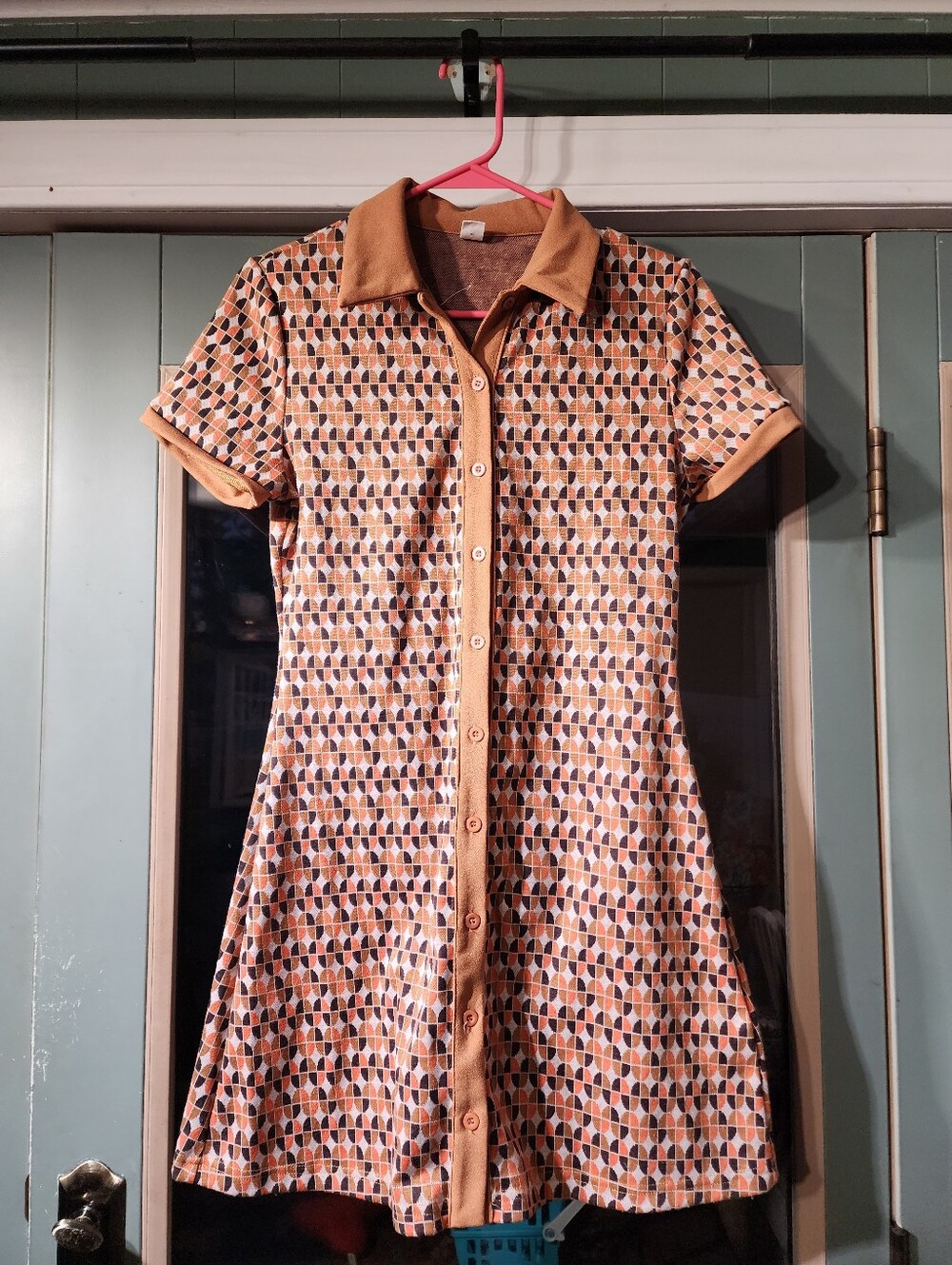 Womens Button-Front Geometric Print Dress in Tan and Black Retro